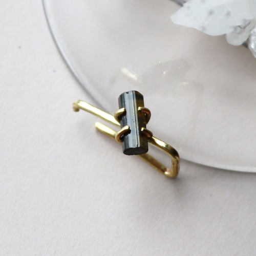 【一点物】原石トルマリンのイヤーカフ（インダストリアル風）