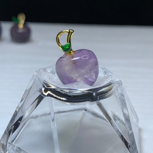 4.フローライトりんご・ペンダントトップ