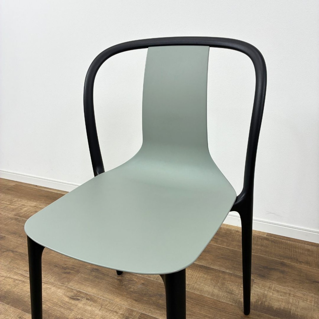 Vitra Belleville Chair Plastic ヴィトラ ベルヴィル チェア プラスチック モスグレー ダイニングチェア スタッキング可能 Ronan & Erwan Bouroullecデザイン【中古】【20サイズ】