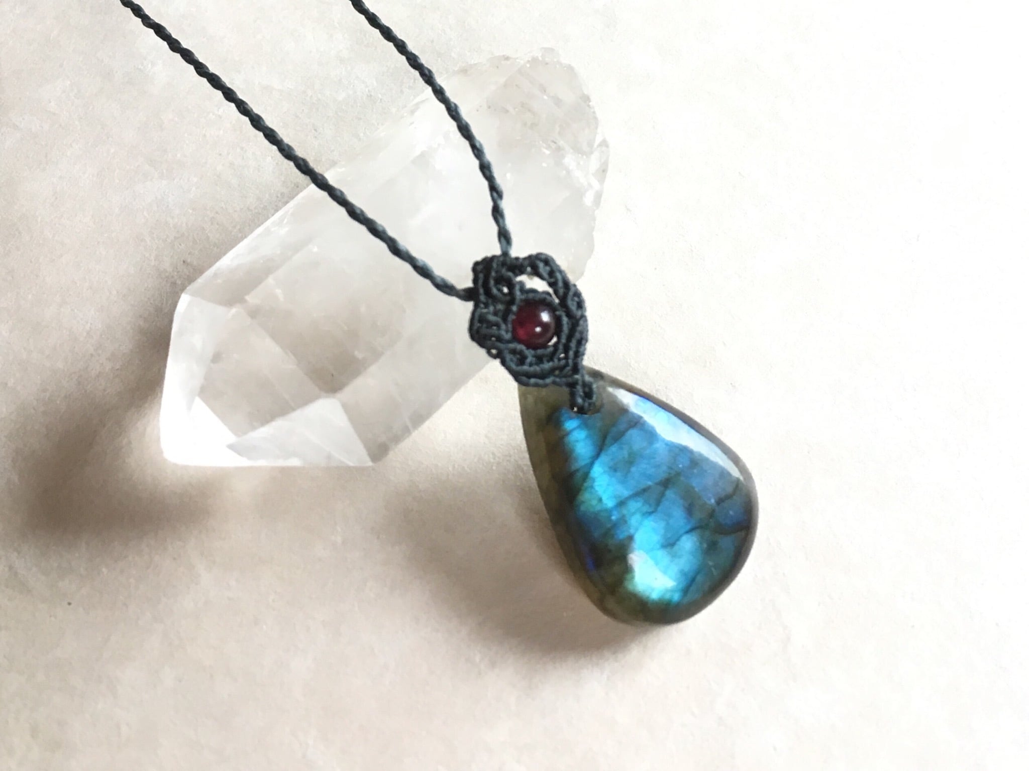 ラブラドライト macramé necklace