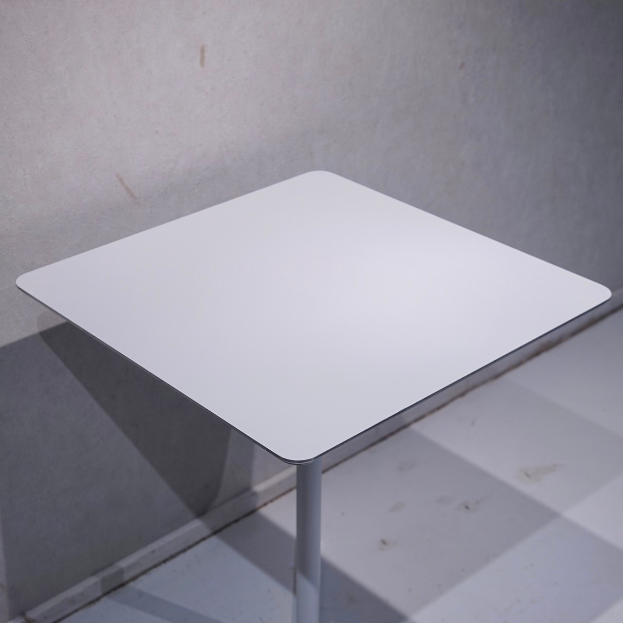 by interiors バイインテリアズ XTテーブル ダイニングテーブル カフェテーブル コンパクト テーブル ホワイト モダン 北欧 ミニマル