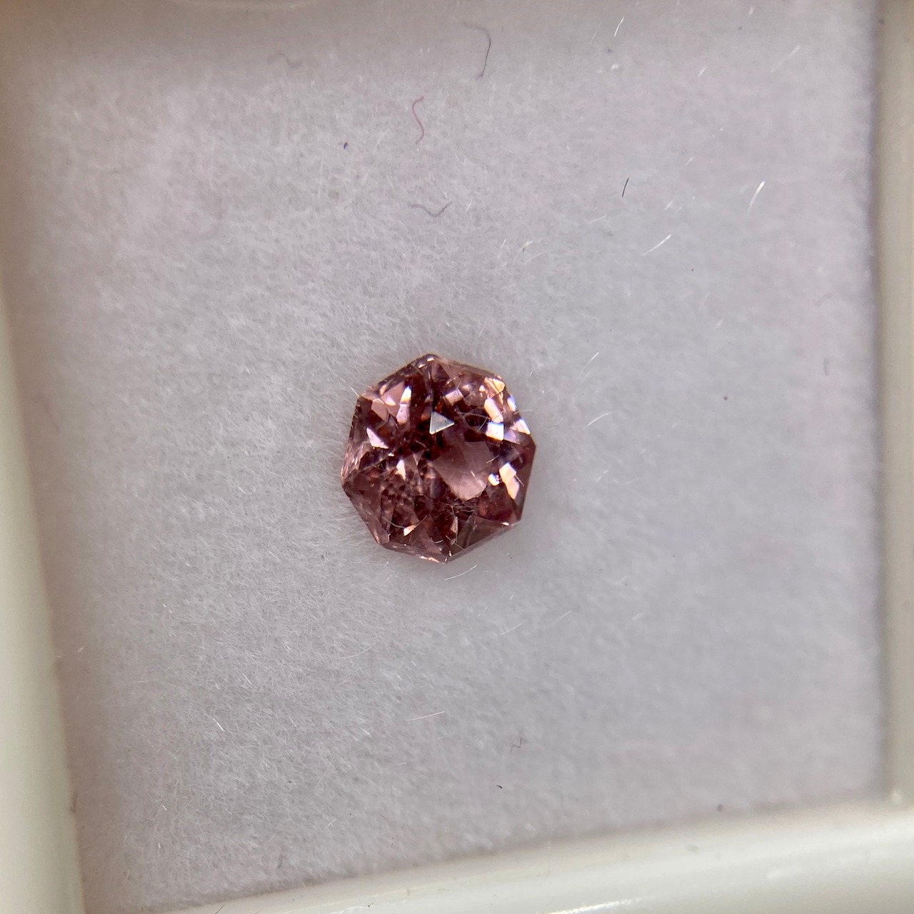 お花みたいなスピネル 赤系 約5mm以上 No.6