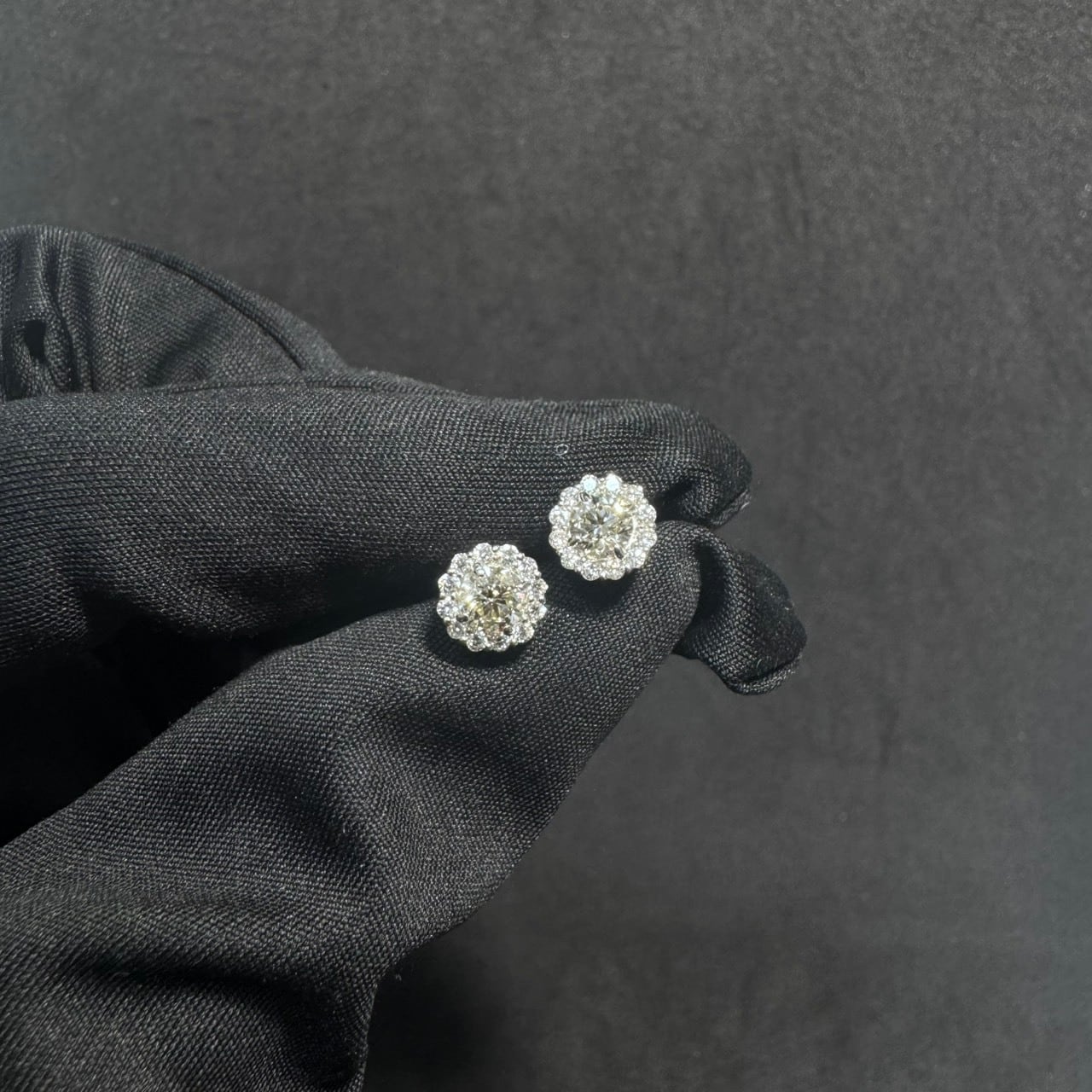 pt900ダイヤモンドピアス0623カラット？ Pt900 0.623ct ダイヤモンド ヘイロー(取り巻き) ピアス | カオキ
