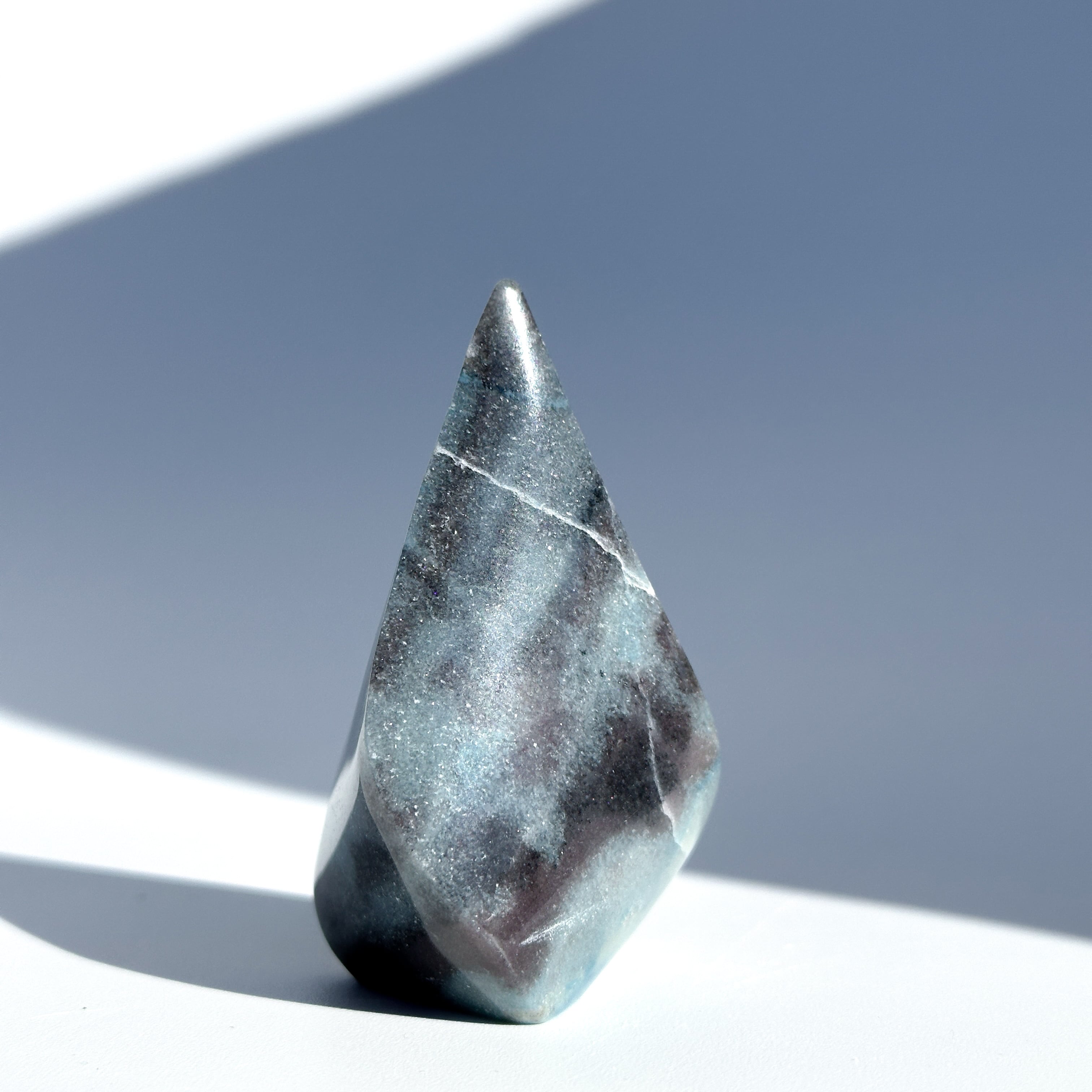 トロレアイト | Kamoku［カモク］インテリア天然石・鉱物のネットショップ