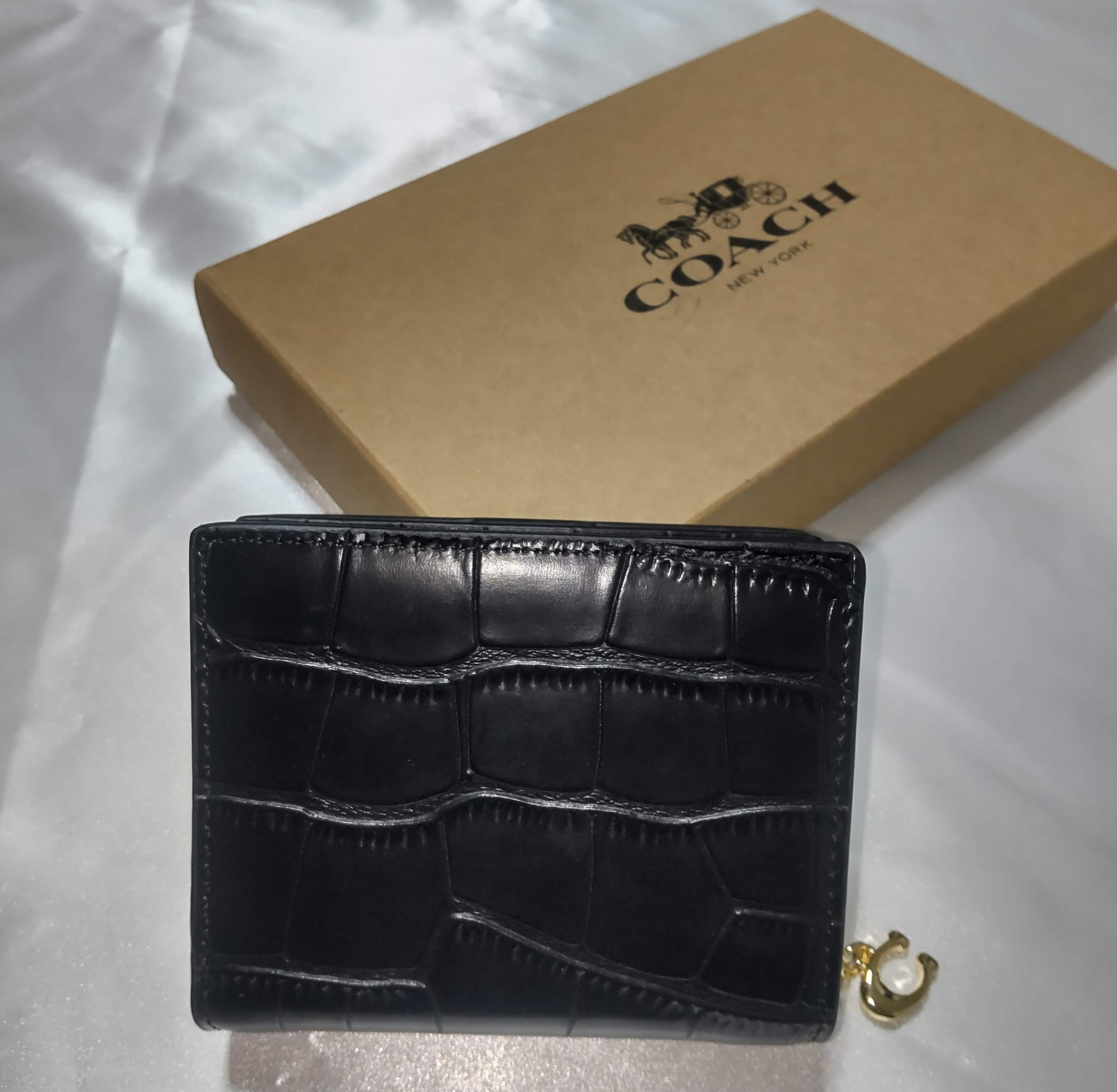 COACH 二つ折財布 クロコダイル型 ブラック COACHコーチ クロコ型押し 二つ折り財布 ブラック | francore