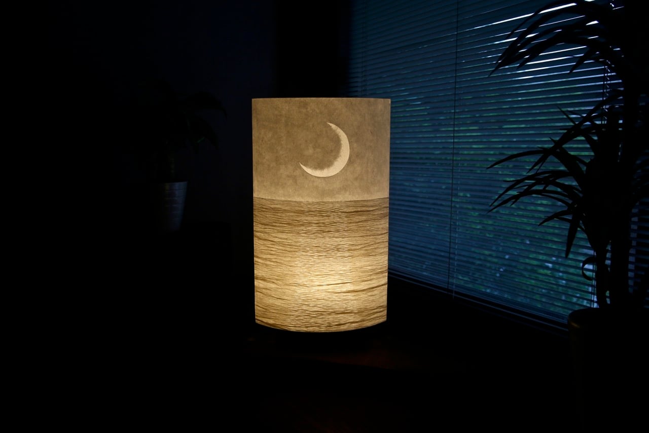 月のしじま・三日月」和紙de夜空のランプシェード | 漉工房 SUKIKOUBOU