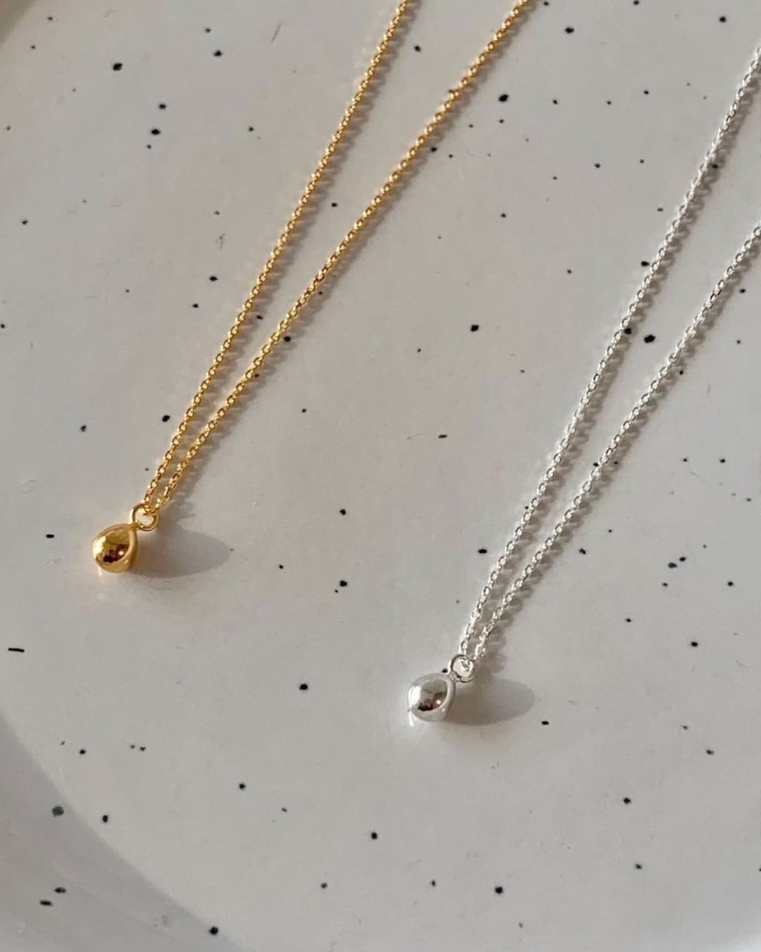 ボールモチーフネックレス