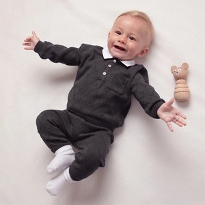 襟付きグレーセットアップ