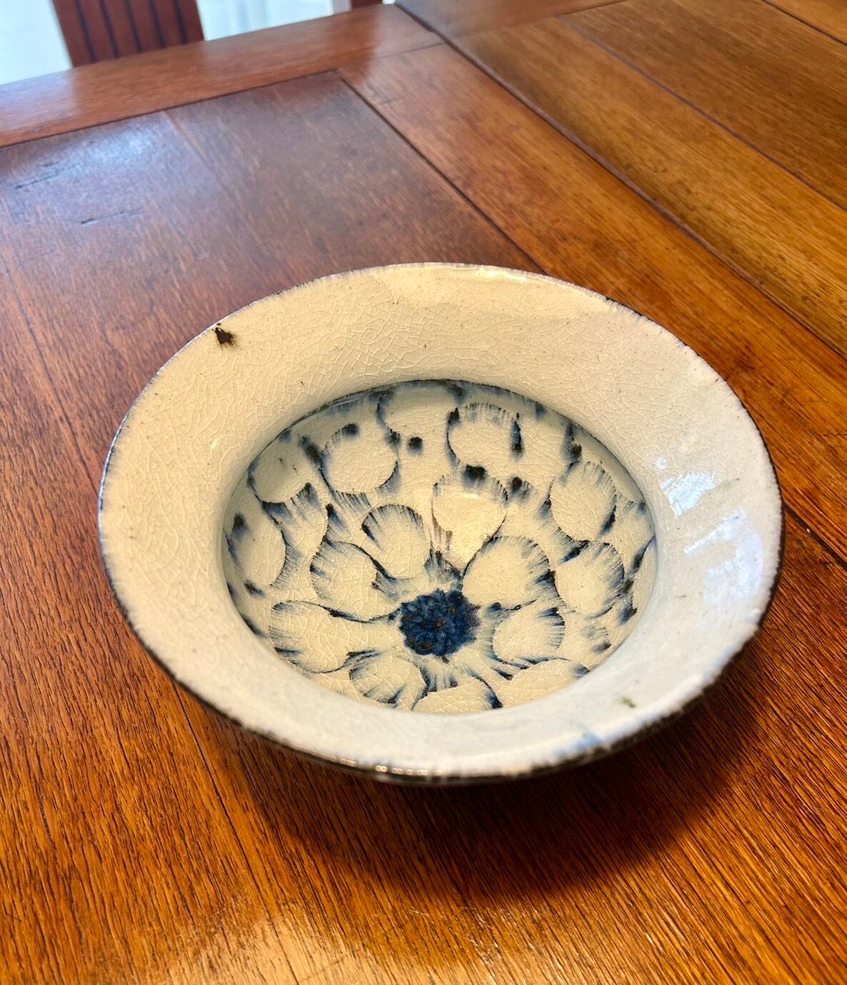 陶芸 クリーム色と青の深皿 約30cm 深皿 青 花模様|Deep Plate, Blue, Floral Pattern | うつわ