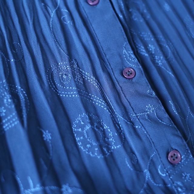 "刺繍" 蔦×花 motif pattern pleats design over wide silhouette shirt