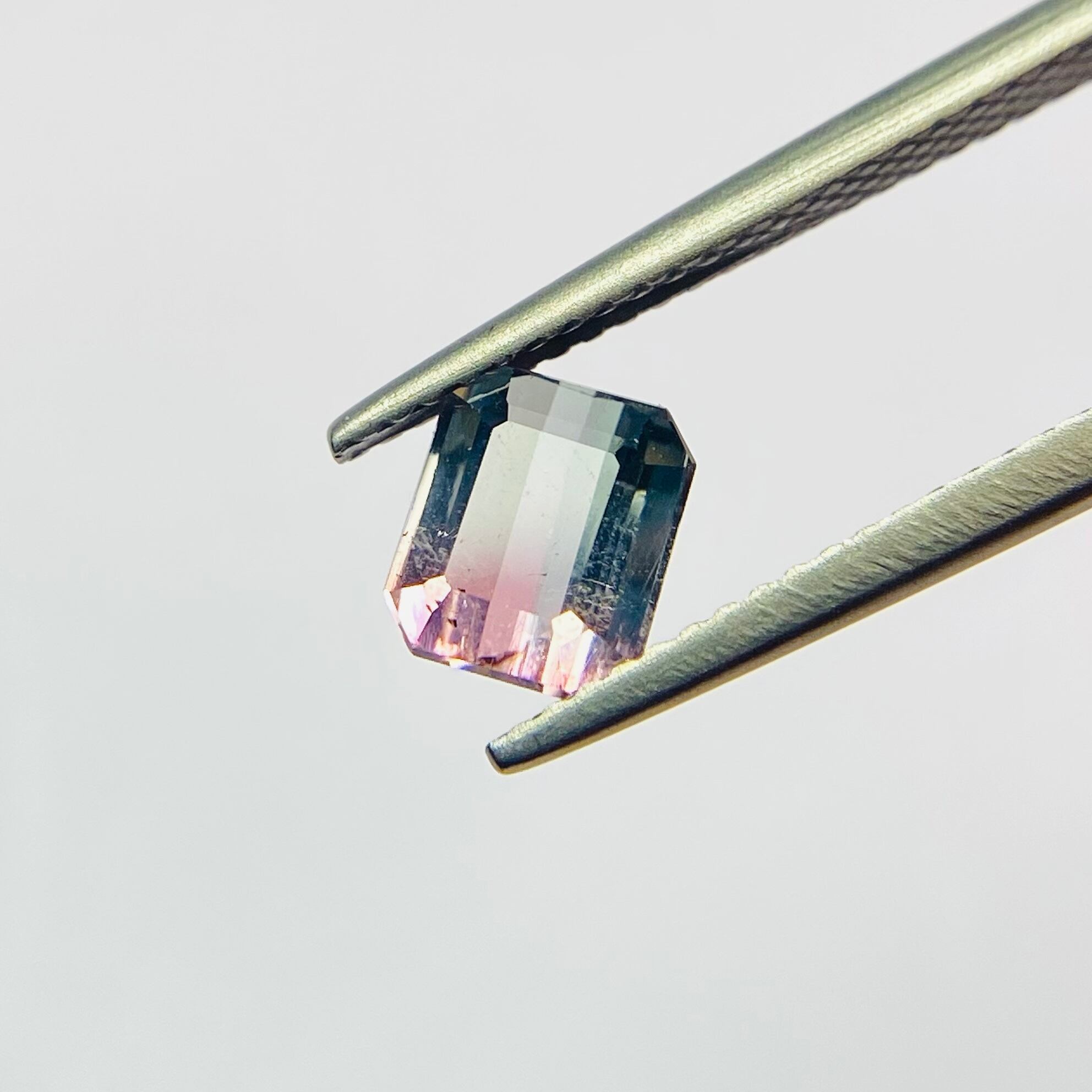 元気なピンク　バイカラートルマリン