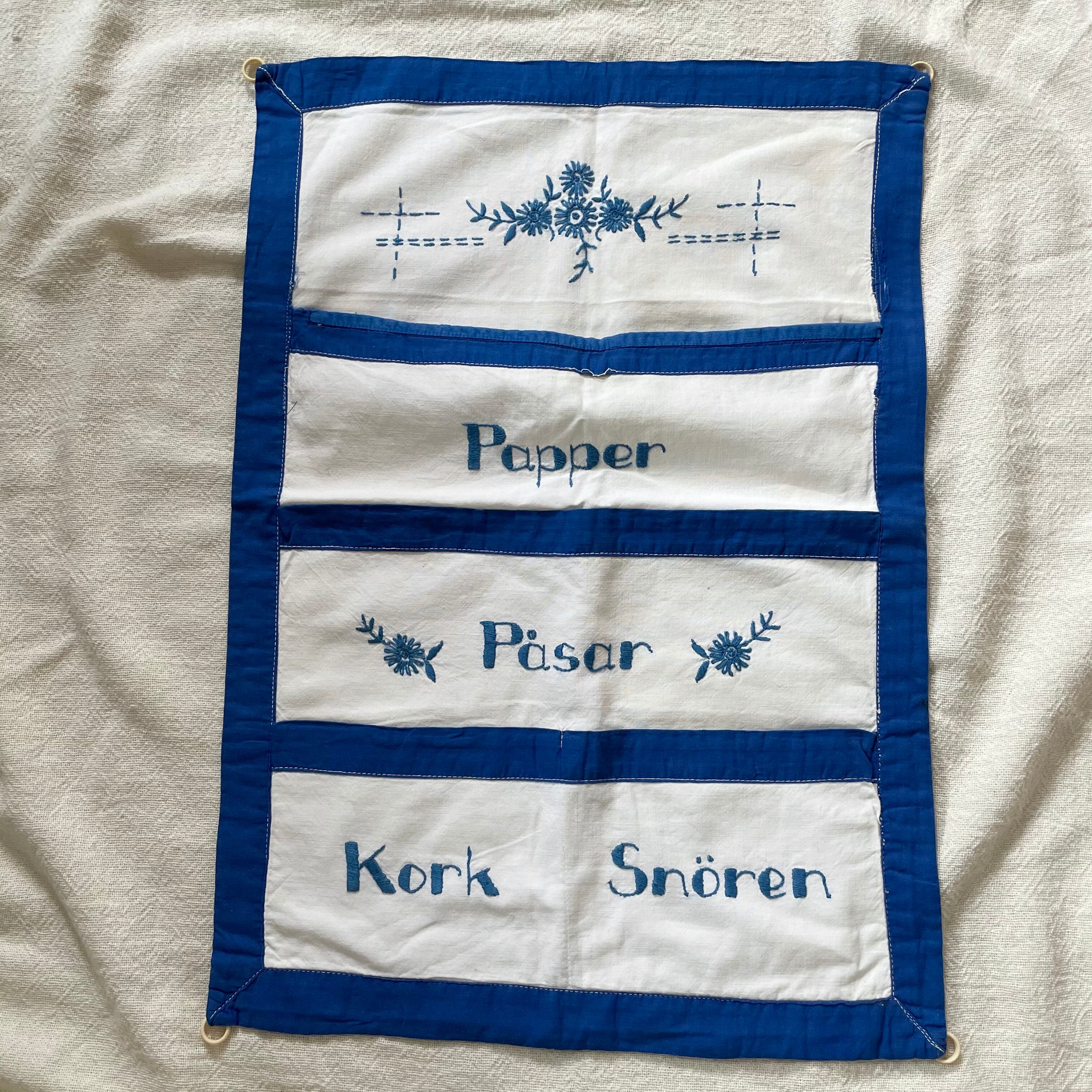 壁掛けのいれもの