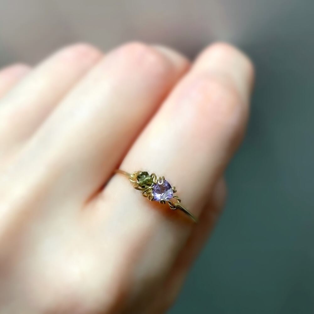 モルダバイト ピンクアメジスト K14gf立爪ふうリング | 希少な深緑と内側から煌めく紫の指輪