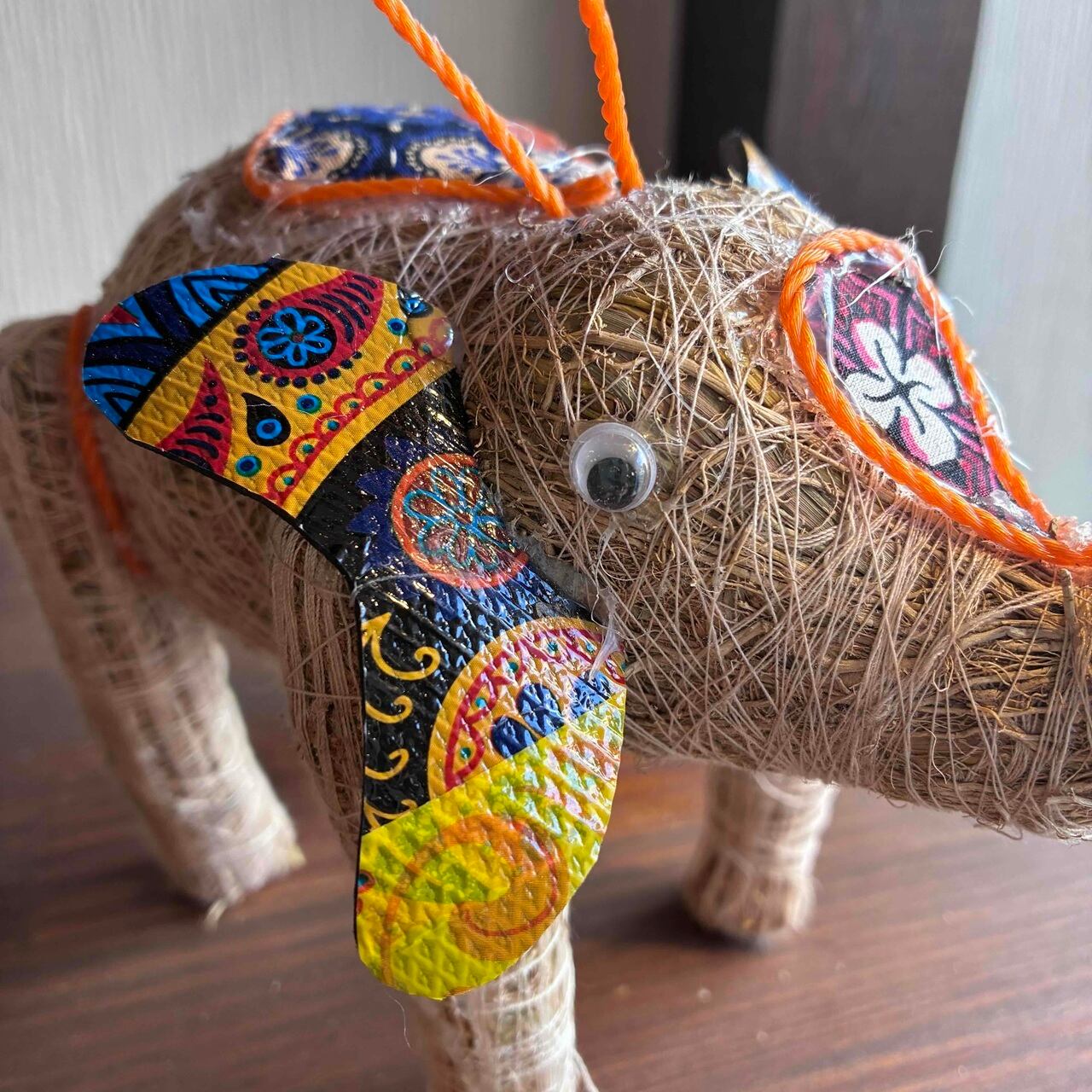 アカールワンギ(香りの木) ゾウC