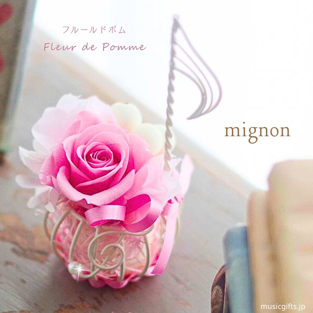 フルールドポム ミニョン 音符のフラワーアレンジ ピンク