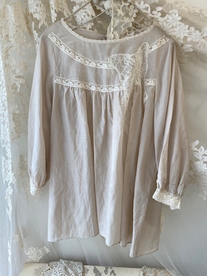 Ribbon motif lace blouse＊Beige