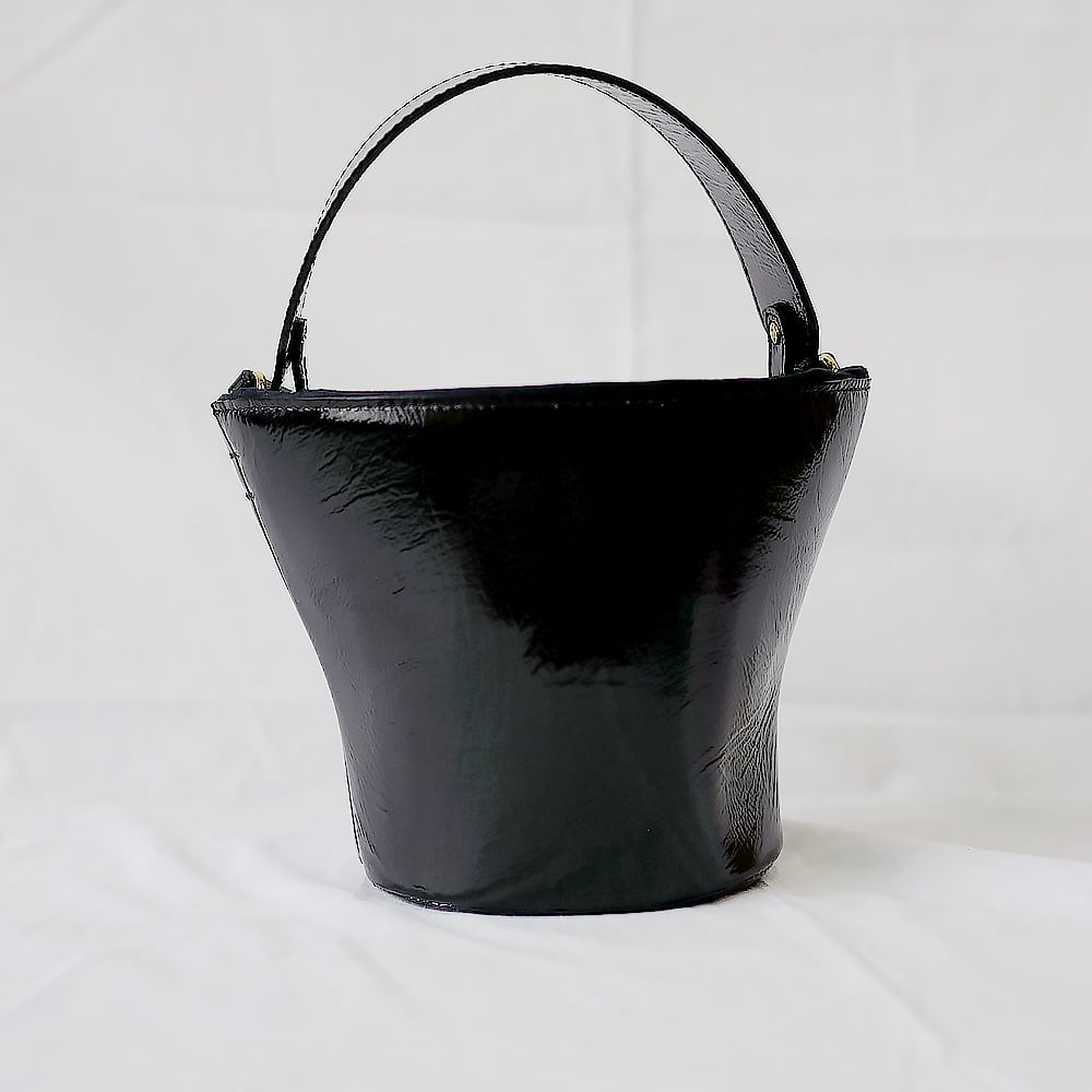 ayako Potter bag Patent leather BLACK