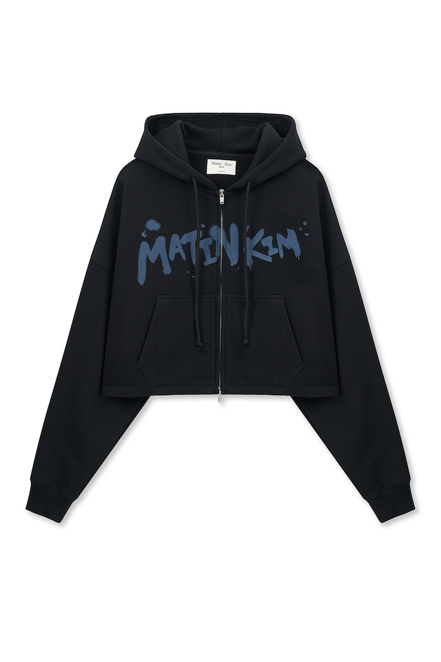 [Matin Kim] GRAFFITI LOGO CROP HOODY ZIP UP IN BLACK 正規品 韓国ブランド 韓国通販 韓国代行 韓国ファッション マーティンキム matinkim 日本 店舗