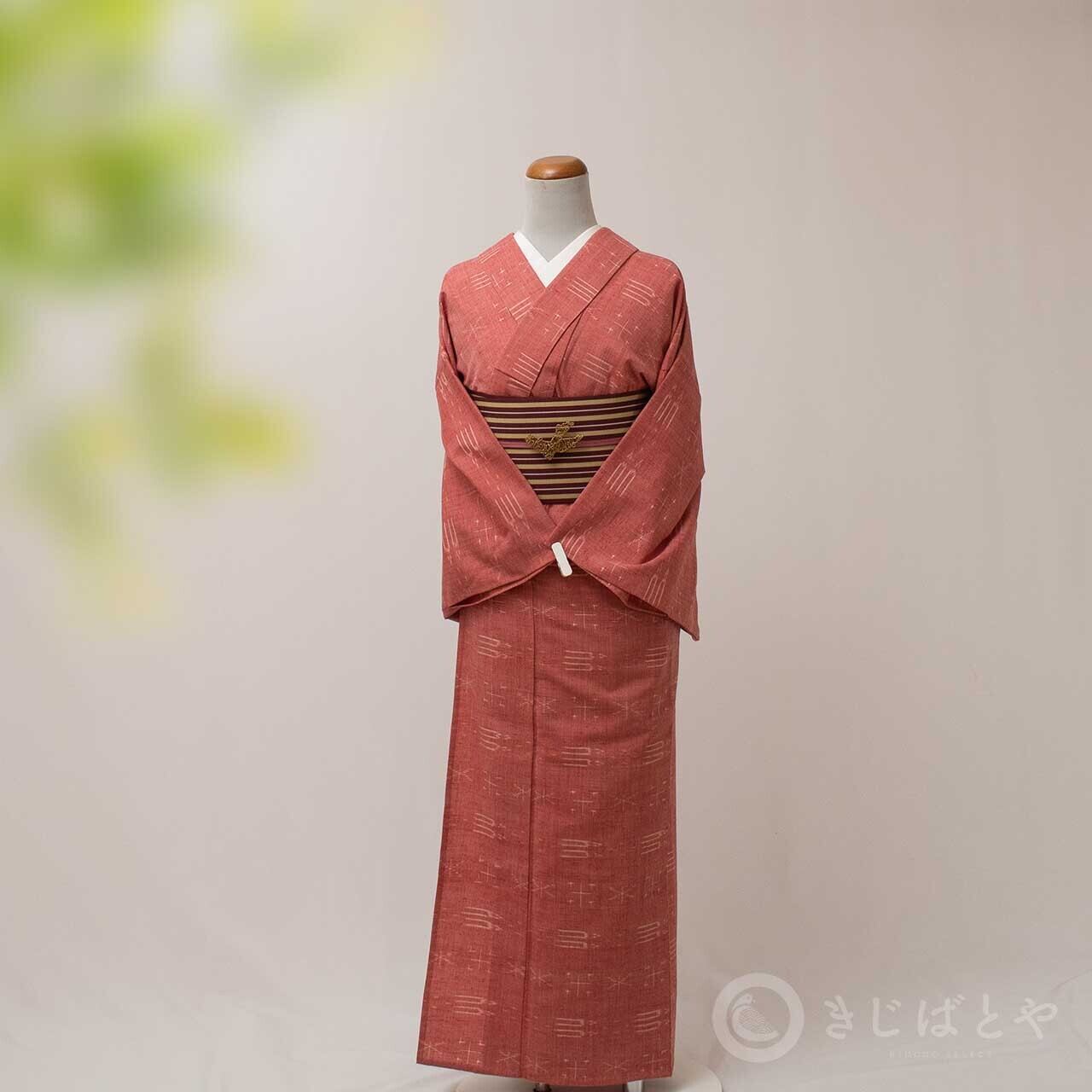 未使用　正絹　袷　紬　燕　身丈（肩から）161㎝ 正絹紬 燕絣の単衣 | きじばとや