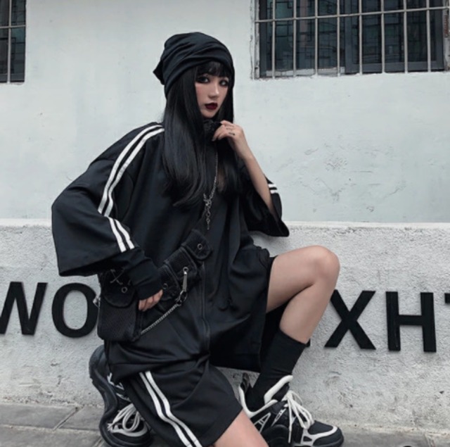 Top Mode セットアップ ビッグシルエット ライン ジャージ 上下 セット 半袖 ハーフパンツ スポーツ 運動 部活 服 メンズ レディース オーバーサイズ 夏 カジュアル 原宿系 ストリート系 レトロ ラフ ゆったり お呼ばれ ピンク ブラック 黒 ブルー 青 ニッチ Bitter 映え