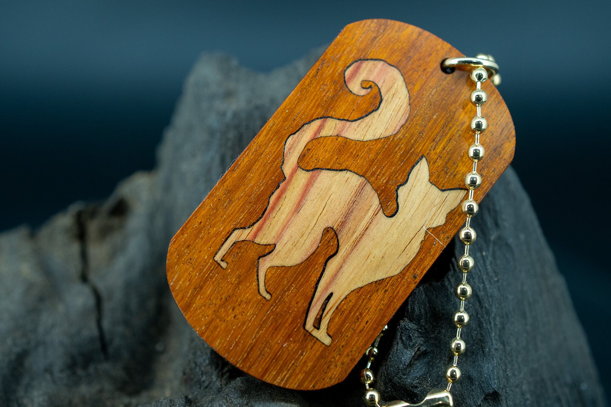 ※【染色と音楽の源】フェルナンブーコ ドッグタグ 象嵌 探る視線