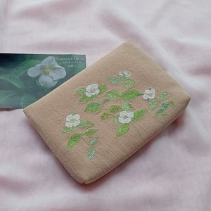 シロヤマブキのポーチ nui+