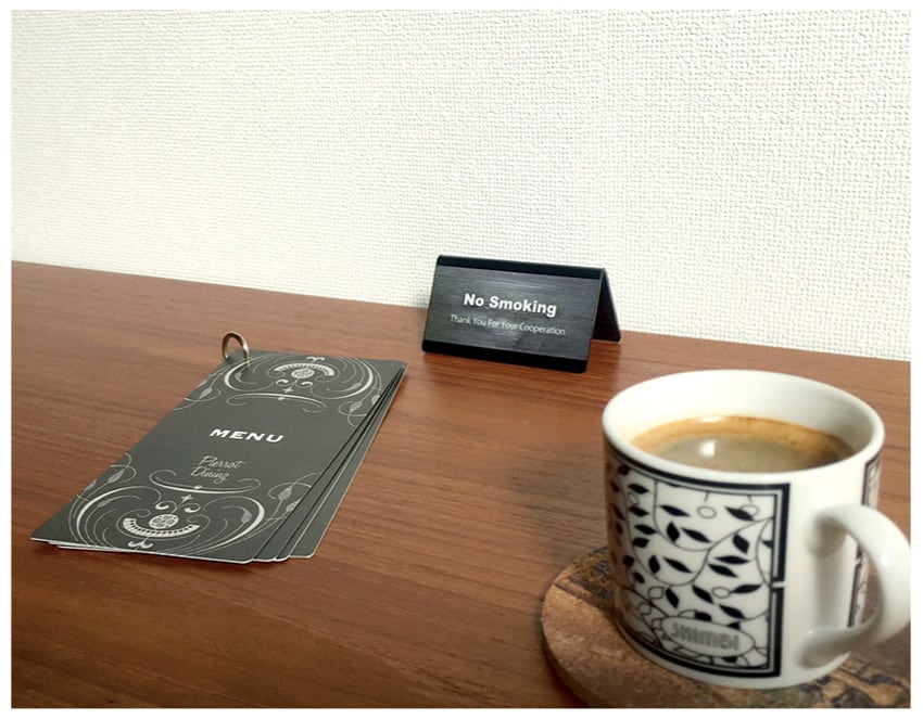 テーブルサイン 【TS-UVA 禁煙席(山型)】（受注生産品） | メニュー