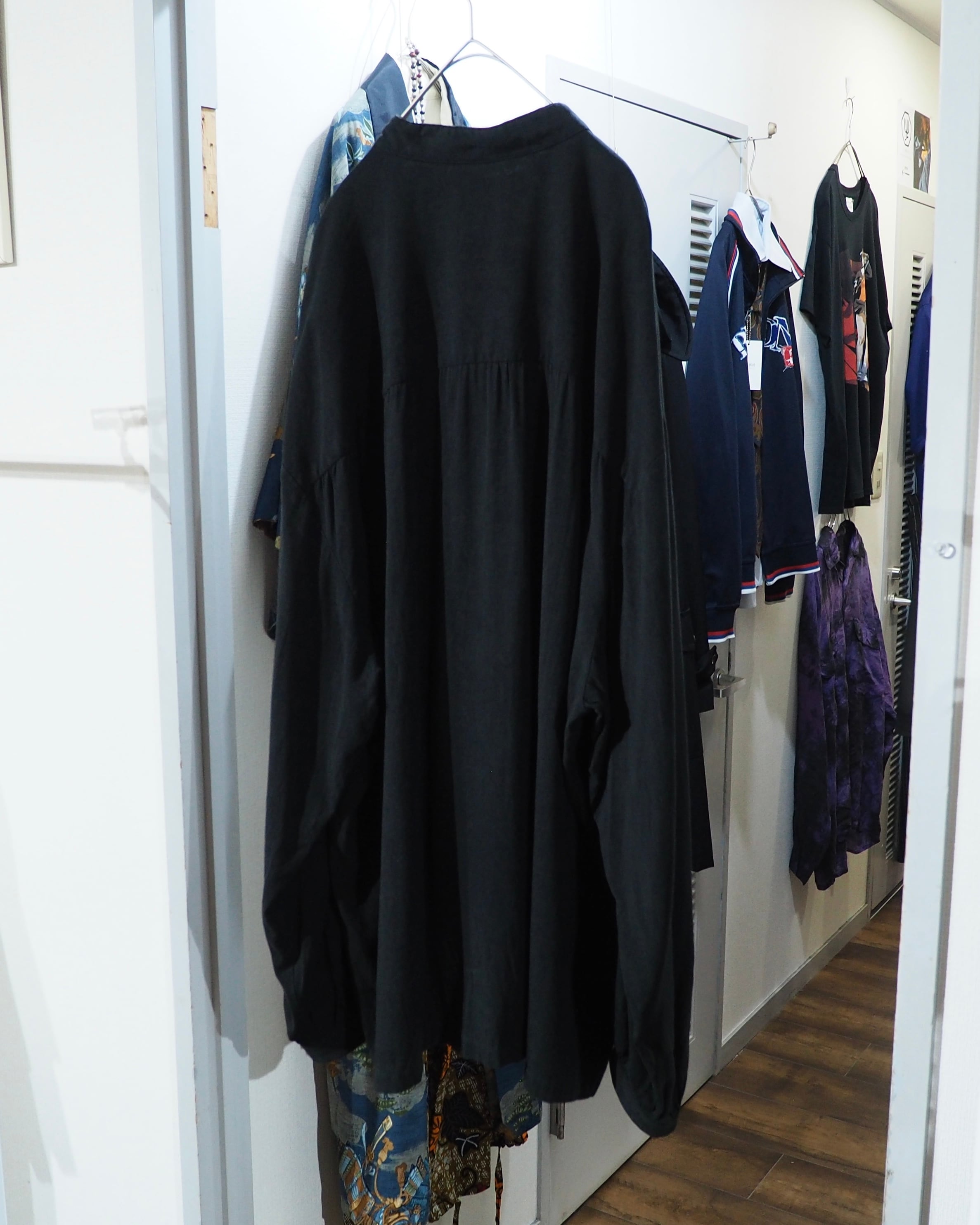 1980s " ANDROS - Special " Black Gather vintage Drape loose No collar Shirt (Made in Canada)