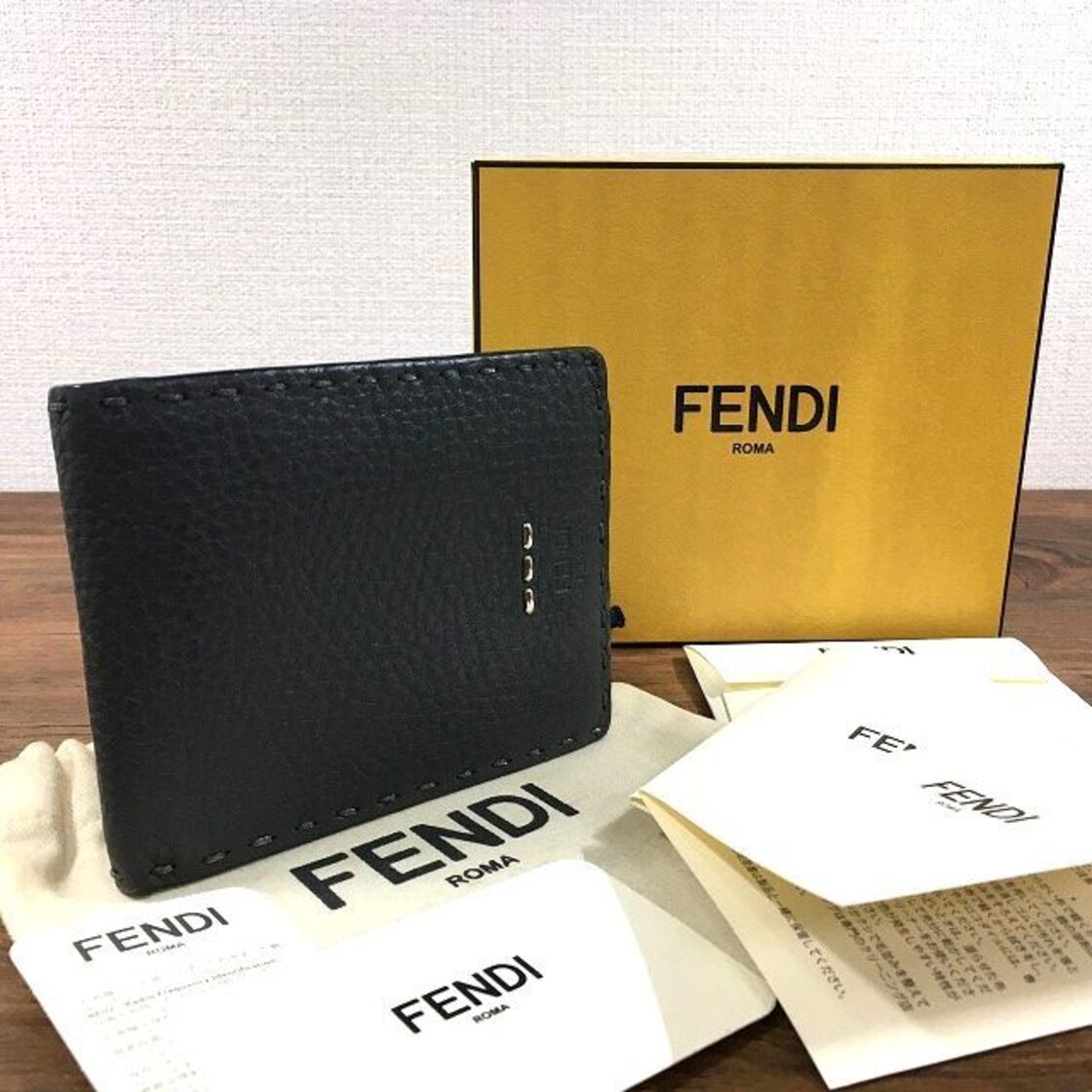 送料込み！ 極美品 FENDI 二つ折り財布 セレリア レザー グレー 箱付き  