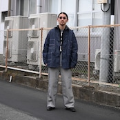 INTERIM(インテリム)襟レザーカバーオール、AUBERGE(オーベルジュ)ヒッコリーストライプパンツコーディネート