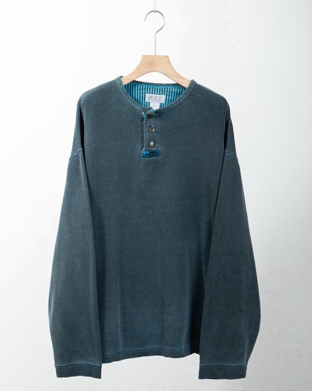 garment dye henley neck sweat