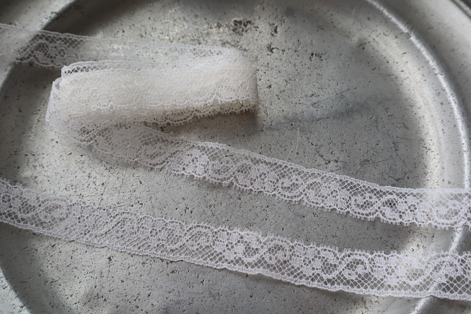 France製 1m アンティーク花柄レース C1093 ホワイト | vmt antique