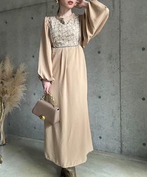 【即納】フロント刺繍ワンピース【ベージュ】