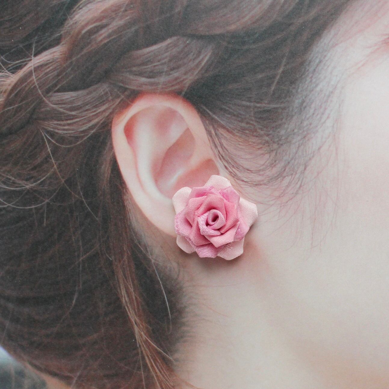 薔薇のピアス｜イヤリング｜正絹つまみ細工 | 紺碧堂