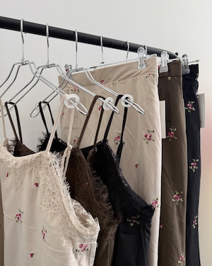 【新作アイテム送料無料】floral embroidered velvet camisole