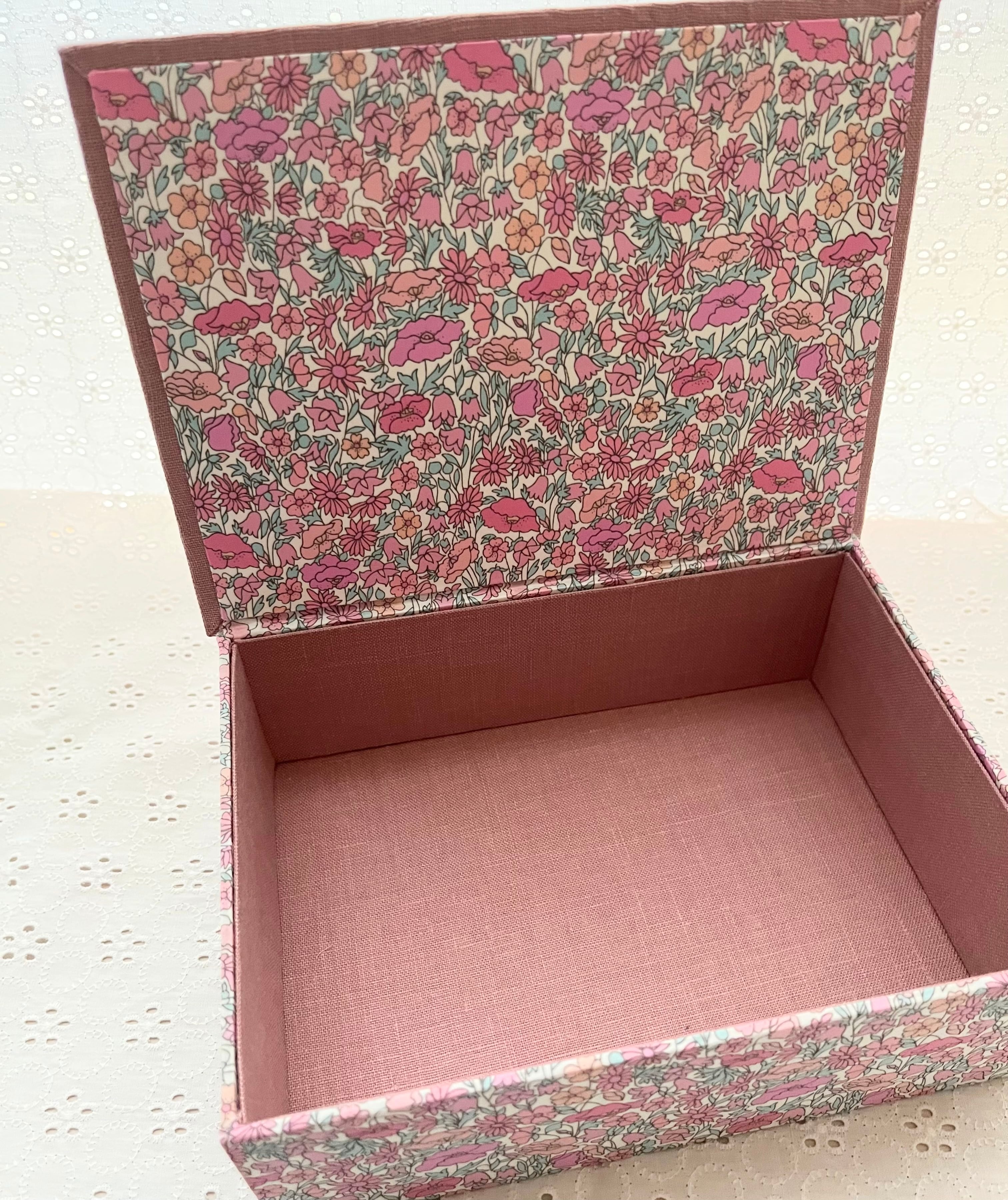 CAHIER刺繍教室 教材キット 「バリオンローズステッチの箱」