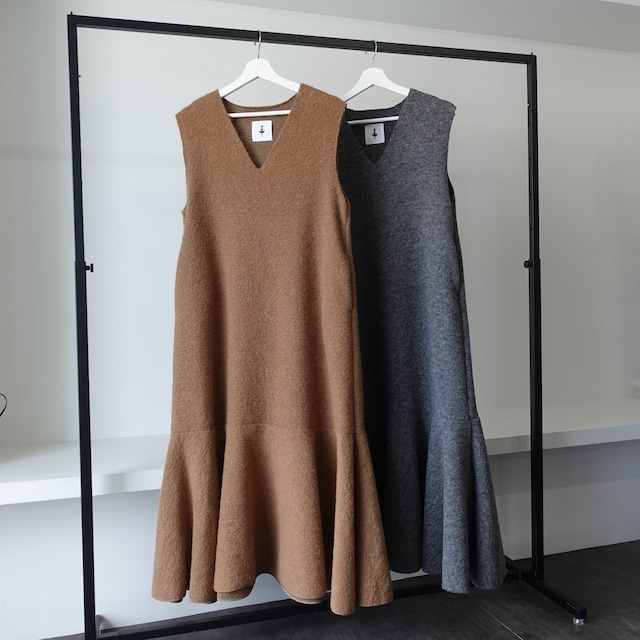 wool jersey no sleeve dress