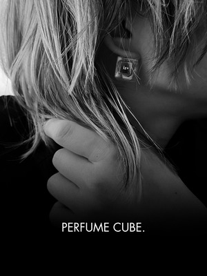 PERFUME CUBE. [soar black]