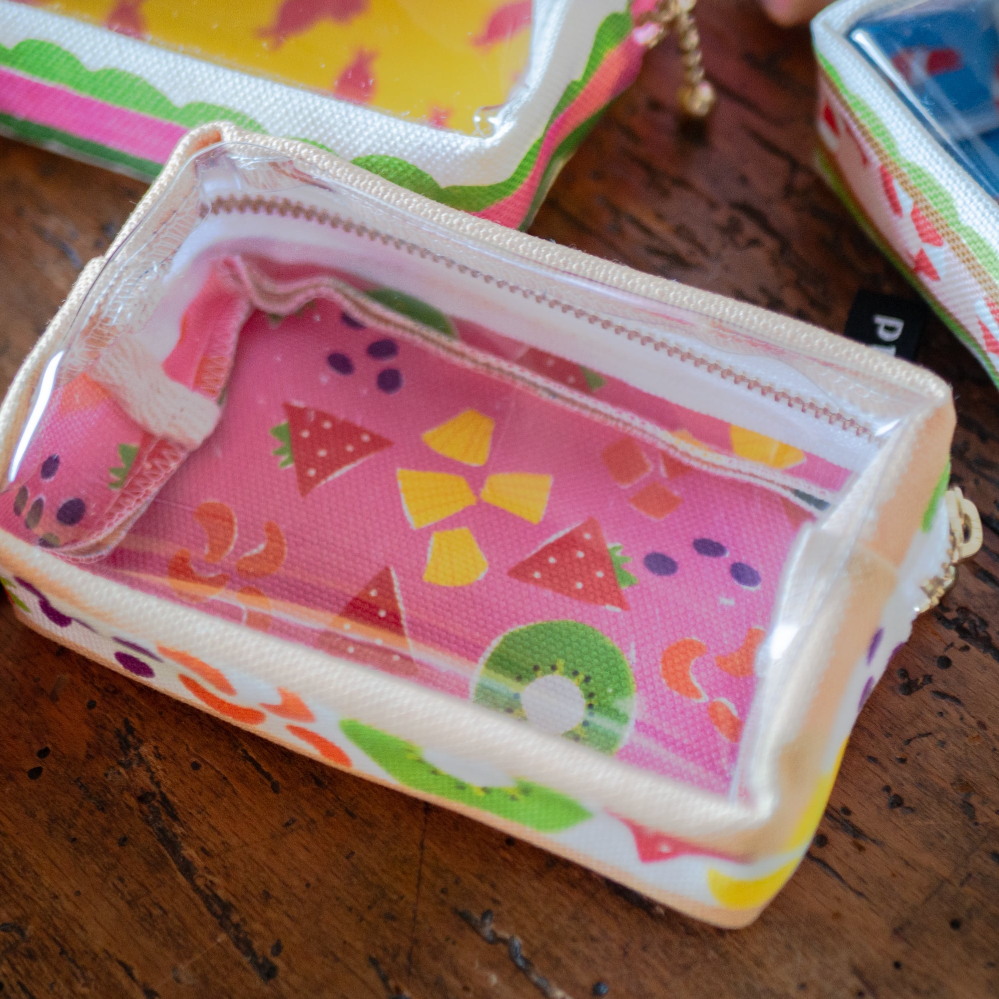 四角サンドのクリアポーチ