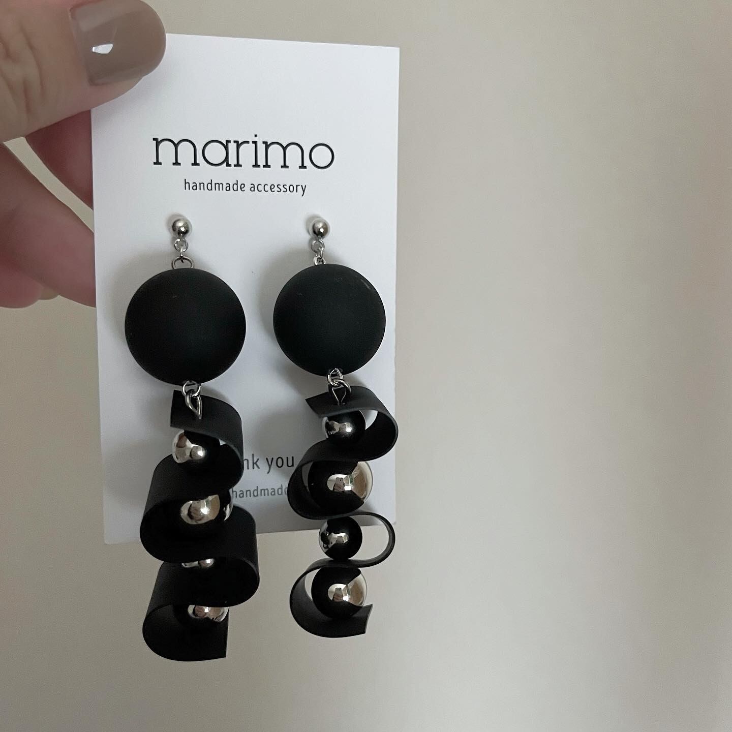 マットブラック PVC ビニール ボールビーズ ピアス/イヤリング| marimo