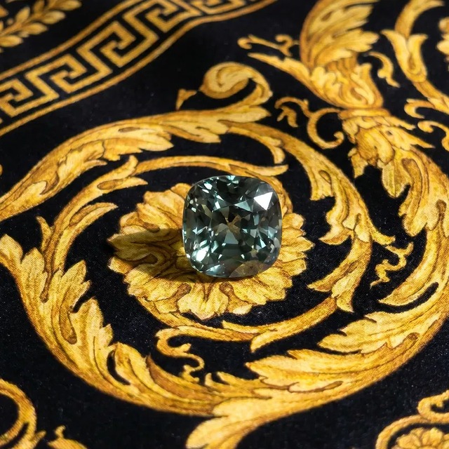 Forêt de Platinum（フォレ・ド・プラチナム）実りの雨降るイギリスの深い森。グリーンスピネル超大粒3ct！