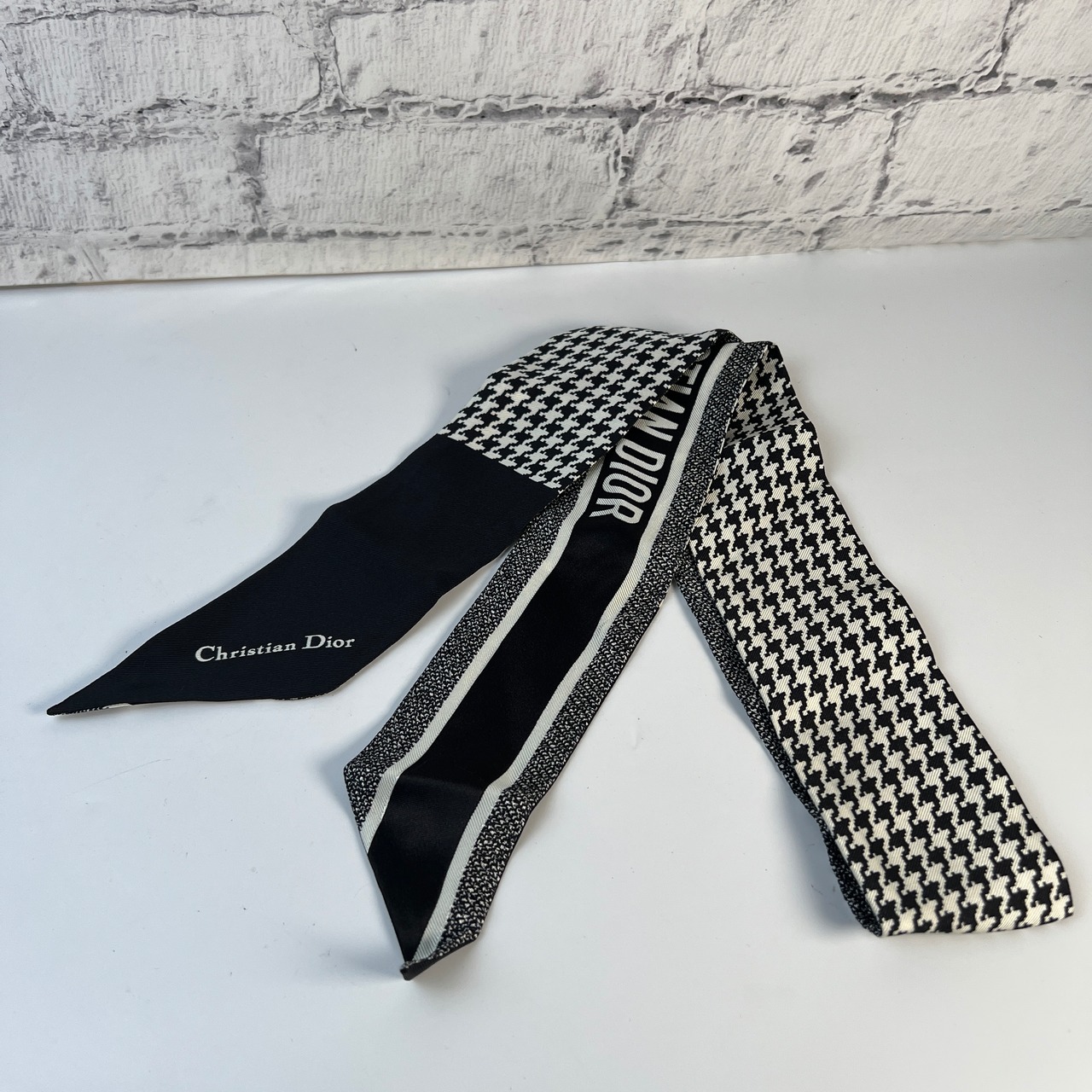 Christian Dior ディオール  千鳥柄 タグ付き  スカーフ ブラック A-8599