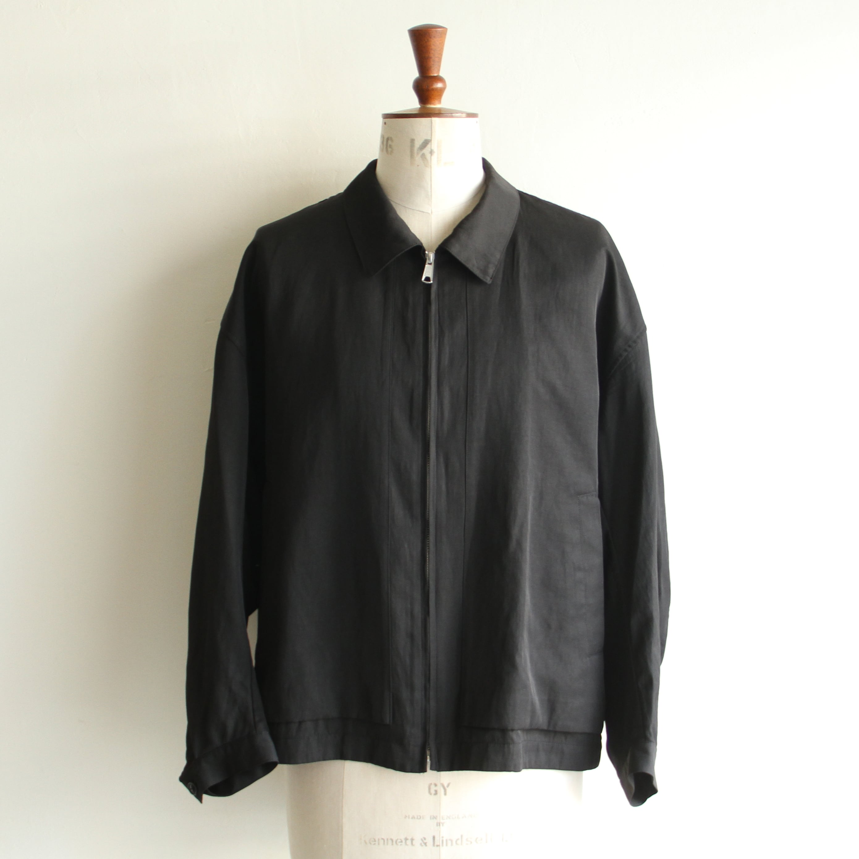 STILL BY HAND Pigment print zip up blouson | Terminal