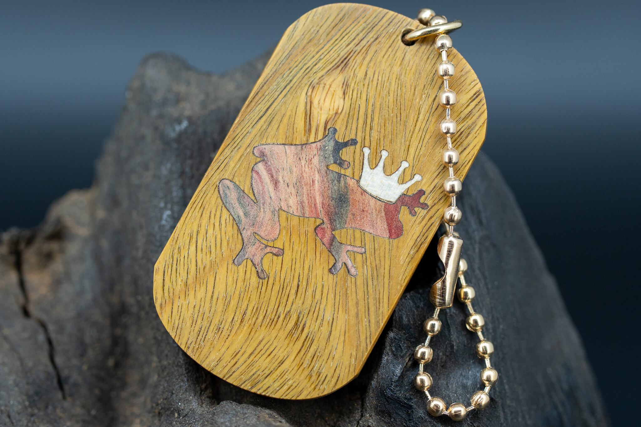 【翡翠の木】 パロサント ドッグタグ 象嵌 カエルの王様