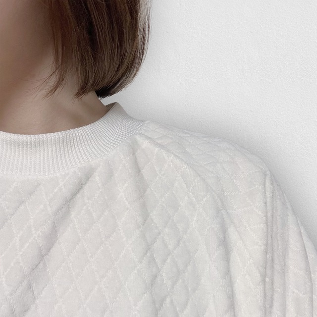 ダイヤ型の型押しが特徴 大人可愛いトップス ラグラントレーナー｜ホワイト｜画像8