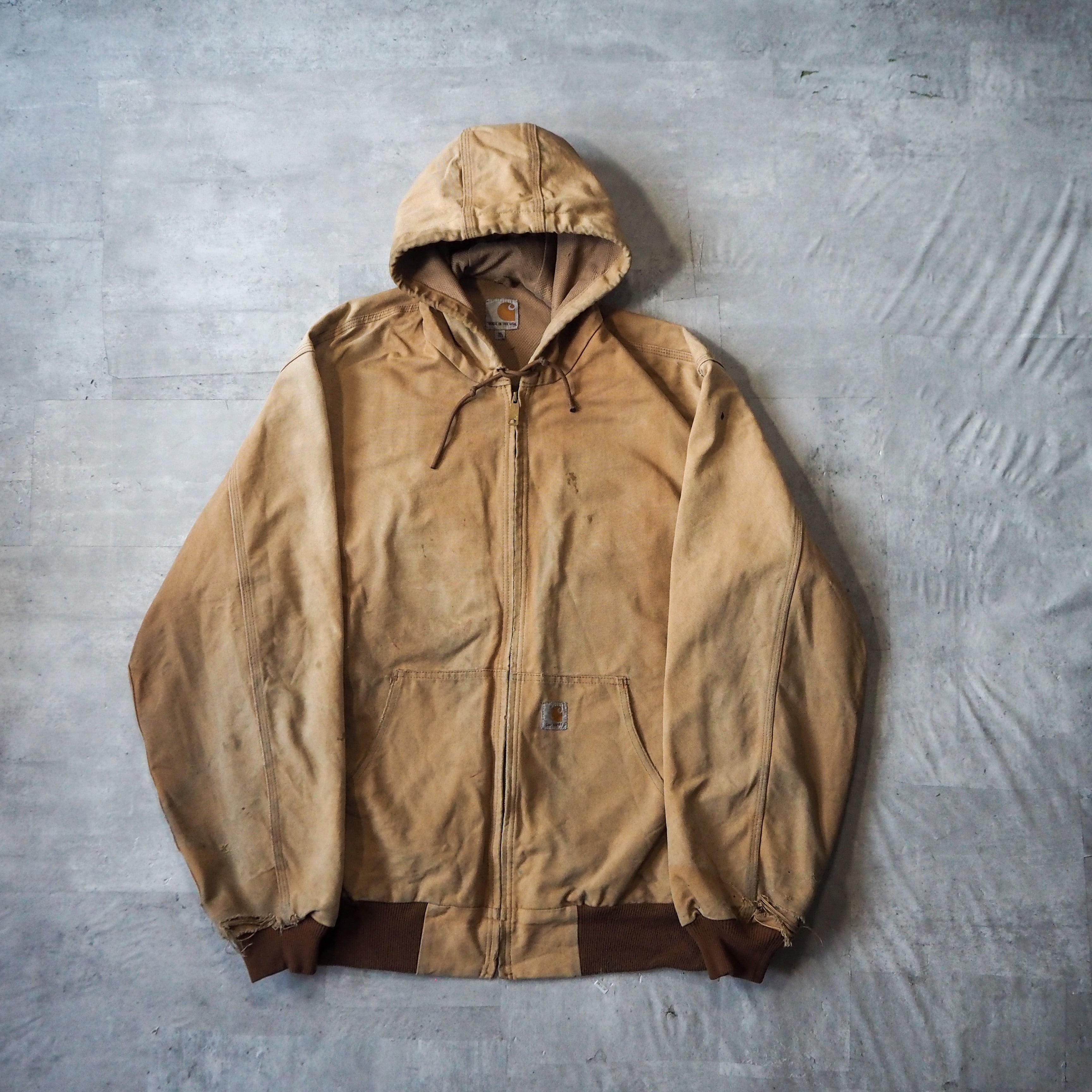 “carhartt” made in the USA beige color damaged active jacket XL ...