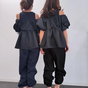 ヴェロフォンナ Re.Verofonna　タンクレイヤードオフショルペプラムブラウス