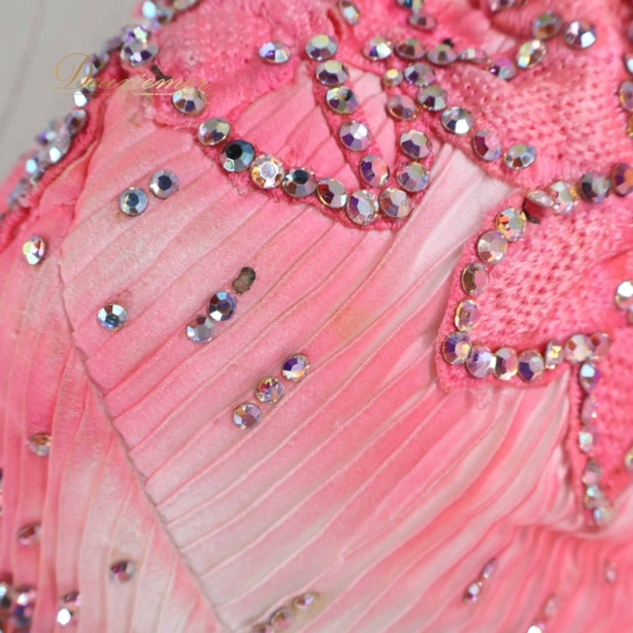 社交ダンス 衣装スタンダードドレス ワンピース ドレス スタンダード ファー プリーツ レース デモ 競技 ダンス パーティ 発表会 ピンク ピンク系 ゴージャス スカート ボリューム ショーウェア ダンスコスチューム フェミニン 競技用ドレス 上品 エレガント