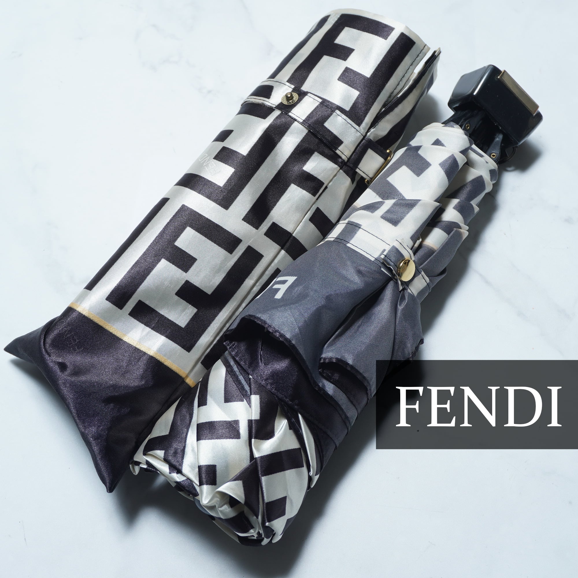 FENDY折り畳み傘　ズッカ柄　ケース付き FENDI(フェンディ) 折りたたみ傘 ズッカ柄 FENDI フェンディ ズッカ柄