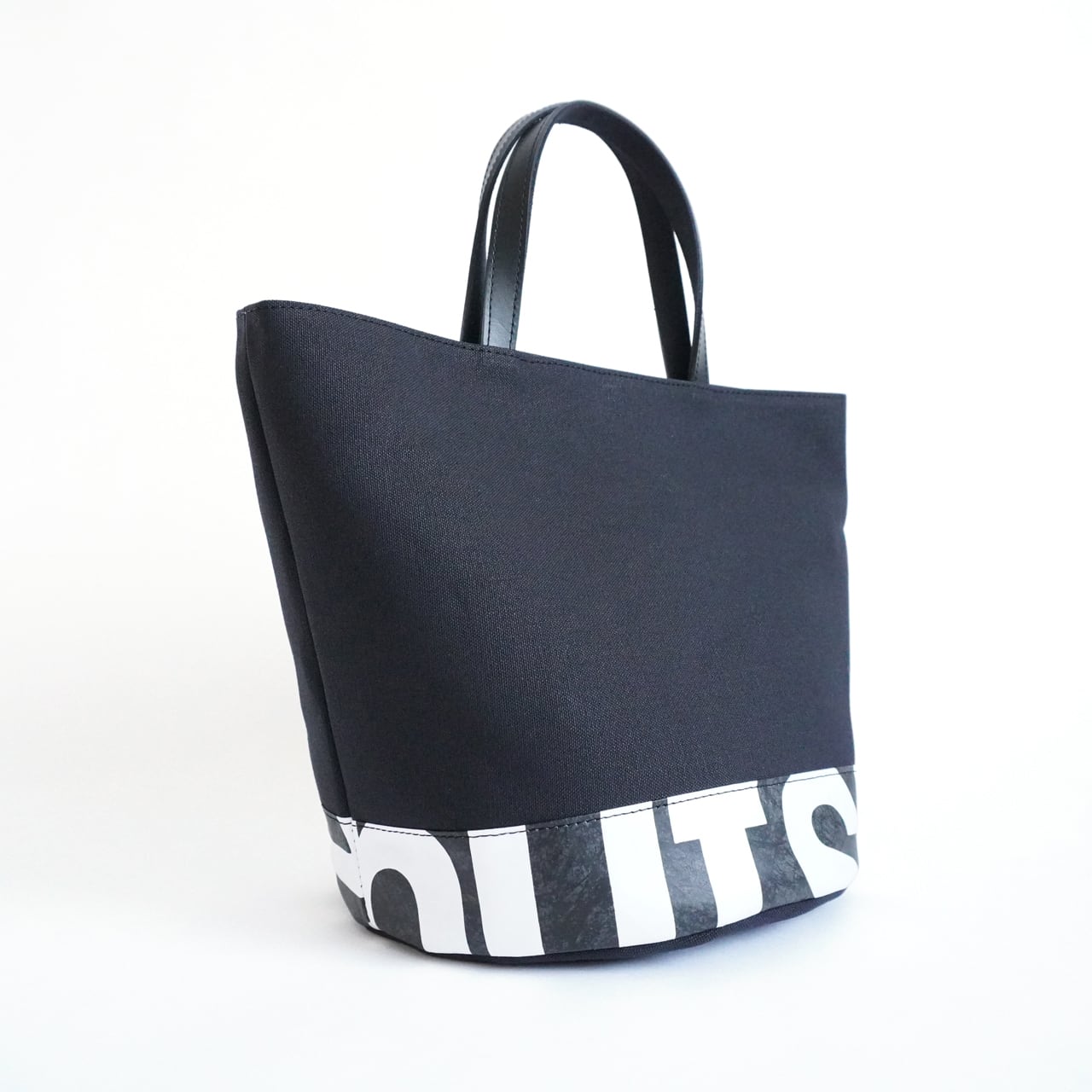 Bucket Tote | SANS-SERIF